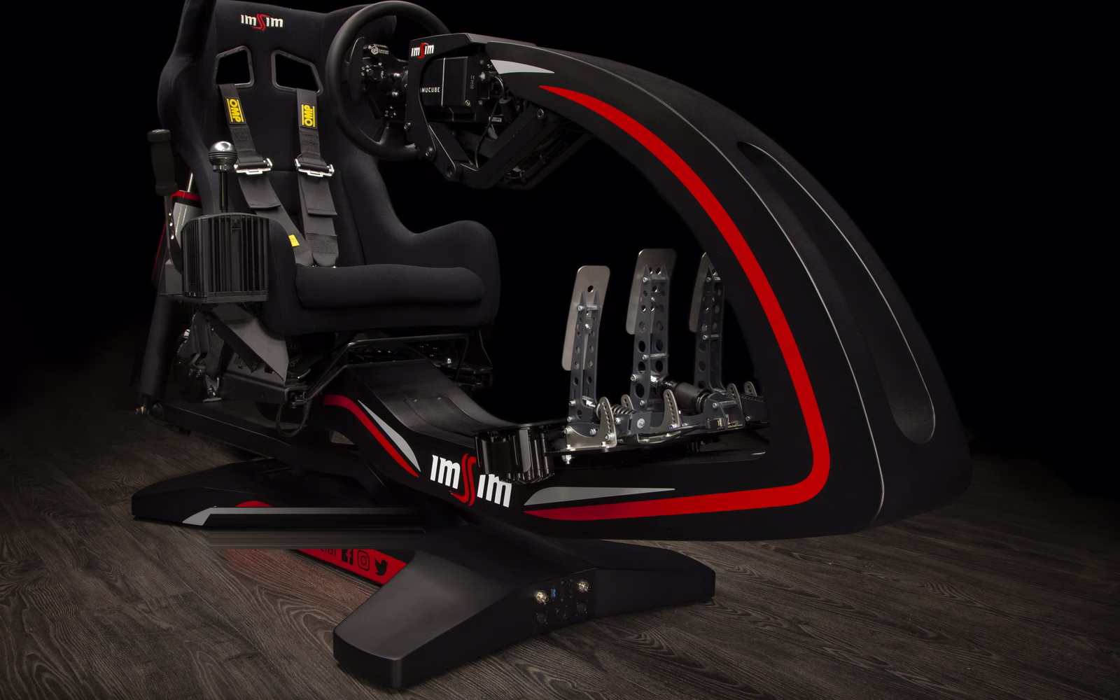 Three quarters from the front, with the harness and the pedal plate.