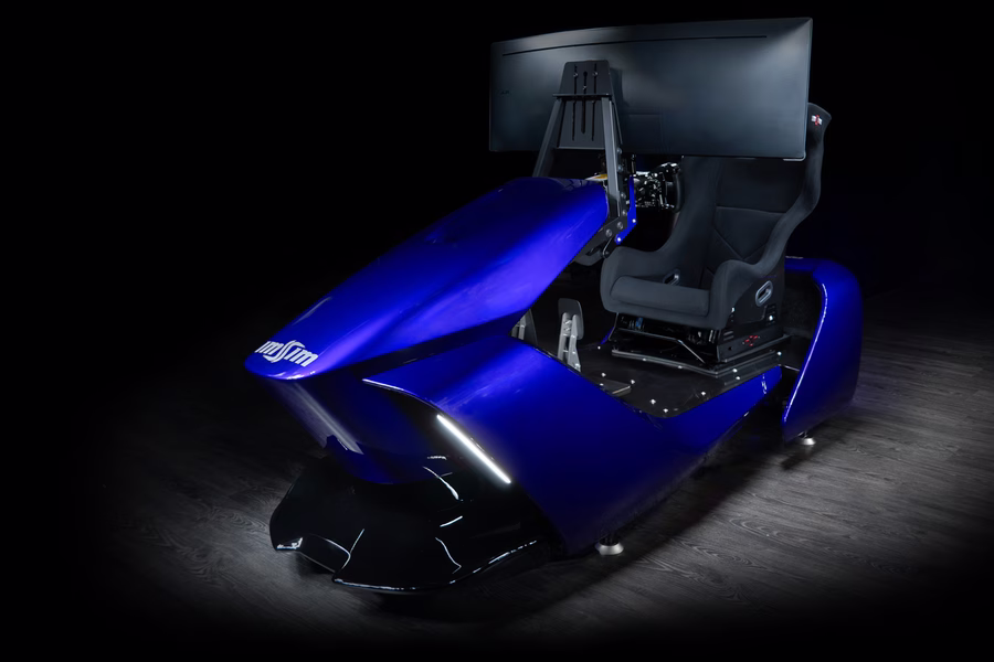 An ImSim GARRA simulator painted in another colour, seen from the front three quarter.